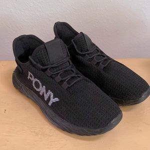 Black Sneakers, Pony